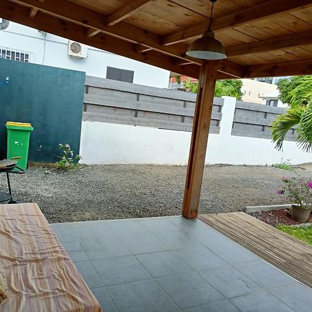 Jolie Maison T3 A St Pierre, 2 Chambres Avec Sdb, Grande Varangue, Jardin Сен-Пьер Экстерьер фото