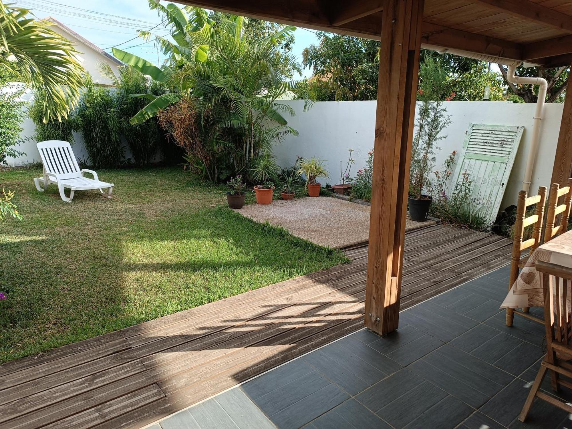 Jolie Maison T3 A St Pierre, 2 Chambres Avec Sdb, Grande Varangue, Jardin Сен-Пьер Экстерьер фото
