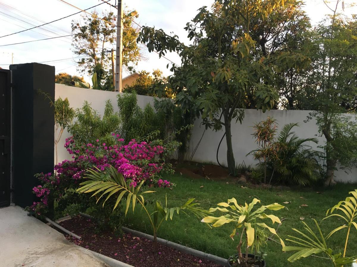 Jolie Maison T3 A St Pierre, 2 Chambres Avec Sdb, Grande Varangue, Jardin Сен-Пьер Экстерьер фото