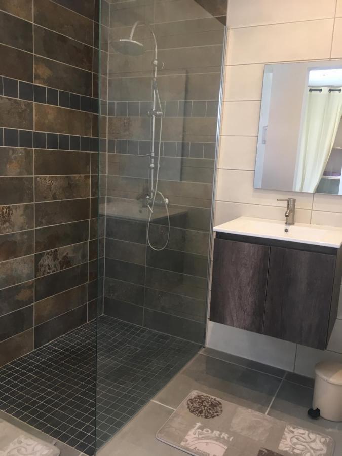 Jolie Maison T3 A St Pierre, 2 Chambres Avec Sdb, Grande Varangue, Jardin Сен-Пьер Экстерьер фото